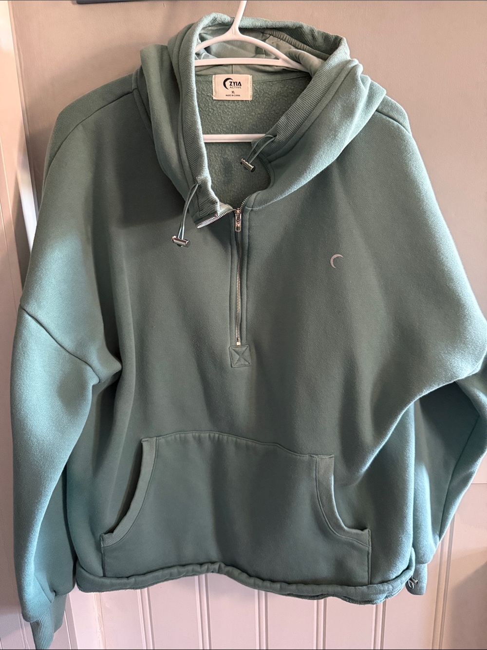 ZYIA Cropped Crescent Womens Pullover Hoodie - Sage Green